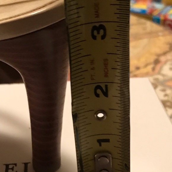 Gorgeous Tan Leather Slingback Pumps by Anne Klein - Picture 11 of 16